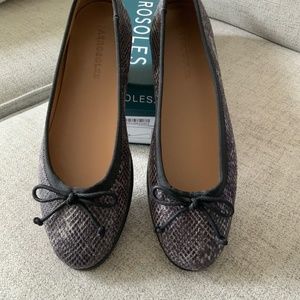 Aerosols Ballet Flats, Faux Suede NEW Size 6.5 Medium Width